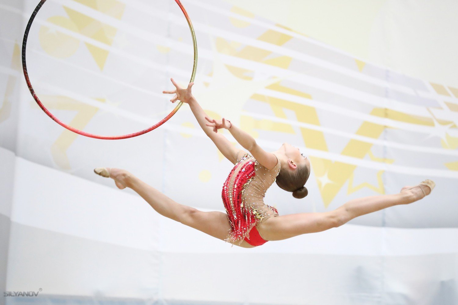 Милая русская гимнастка Джульетта любит надрачивать дырочку