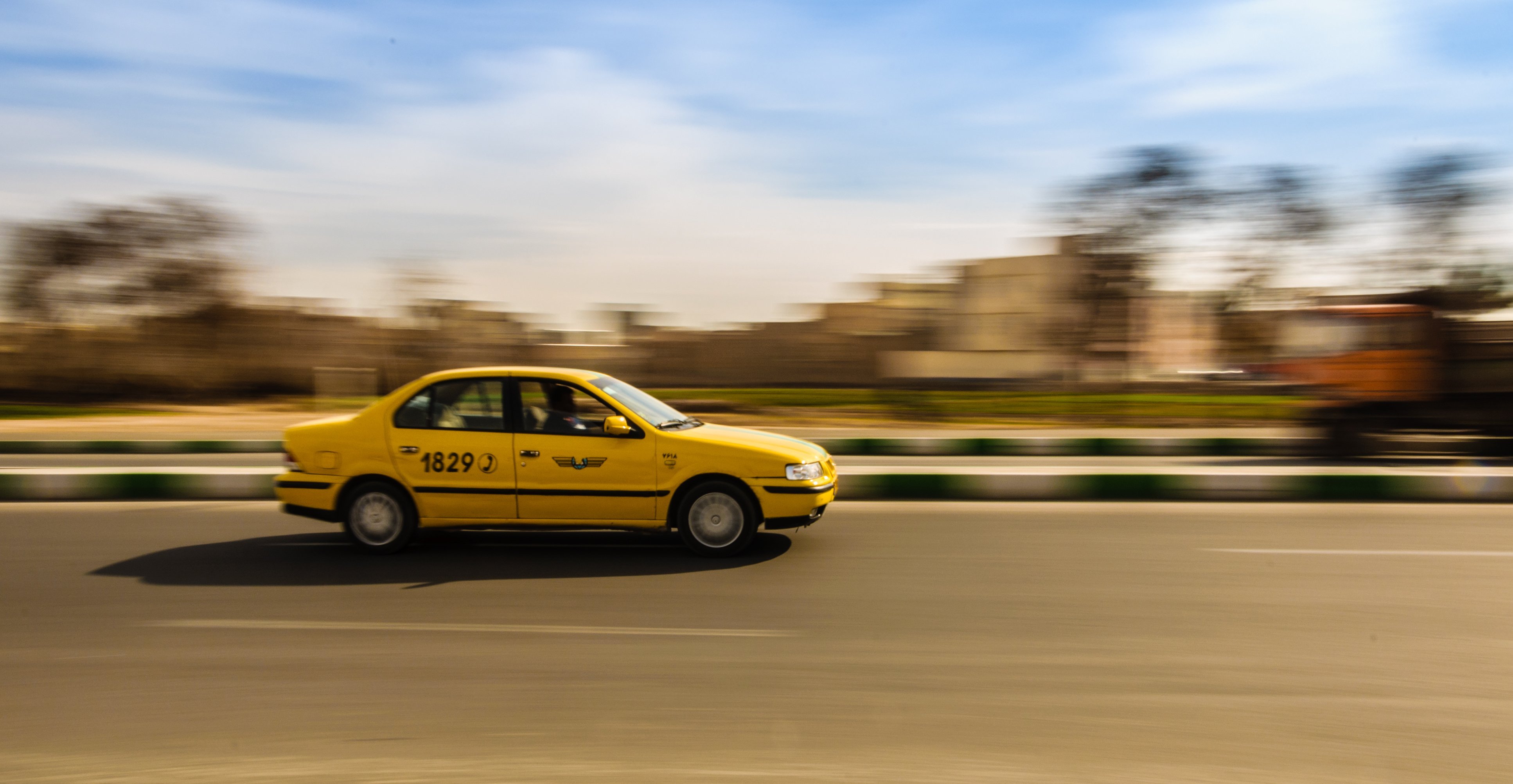 Хоррор такси. Opel Omega Taxi. Такси на дороге. Такси фон. Такси фото.