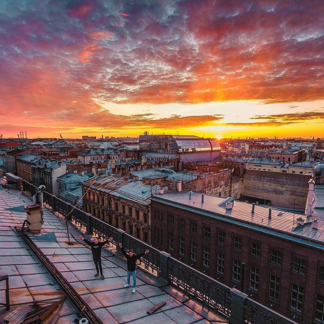 Встречал закаты на крыше. Моховая Санкт-Петербург крыши. Эстетика крыш Питера. Красивый вид с крыши. Рассвет над крышами Питера.