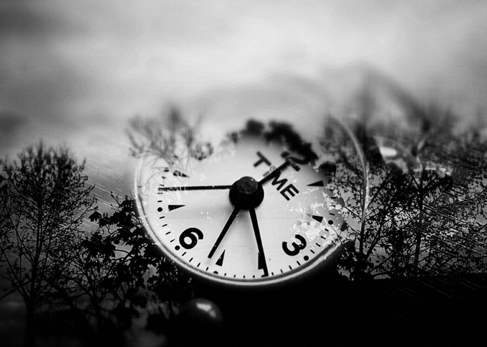 Красиво про время. Время абстракция. Часы и время. Время обои. Обои на рабочий стол часы.