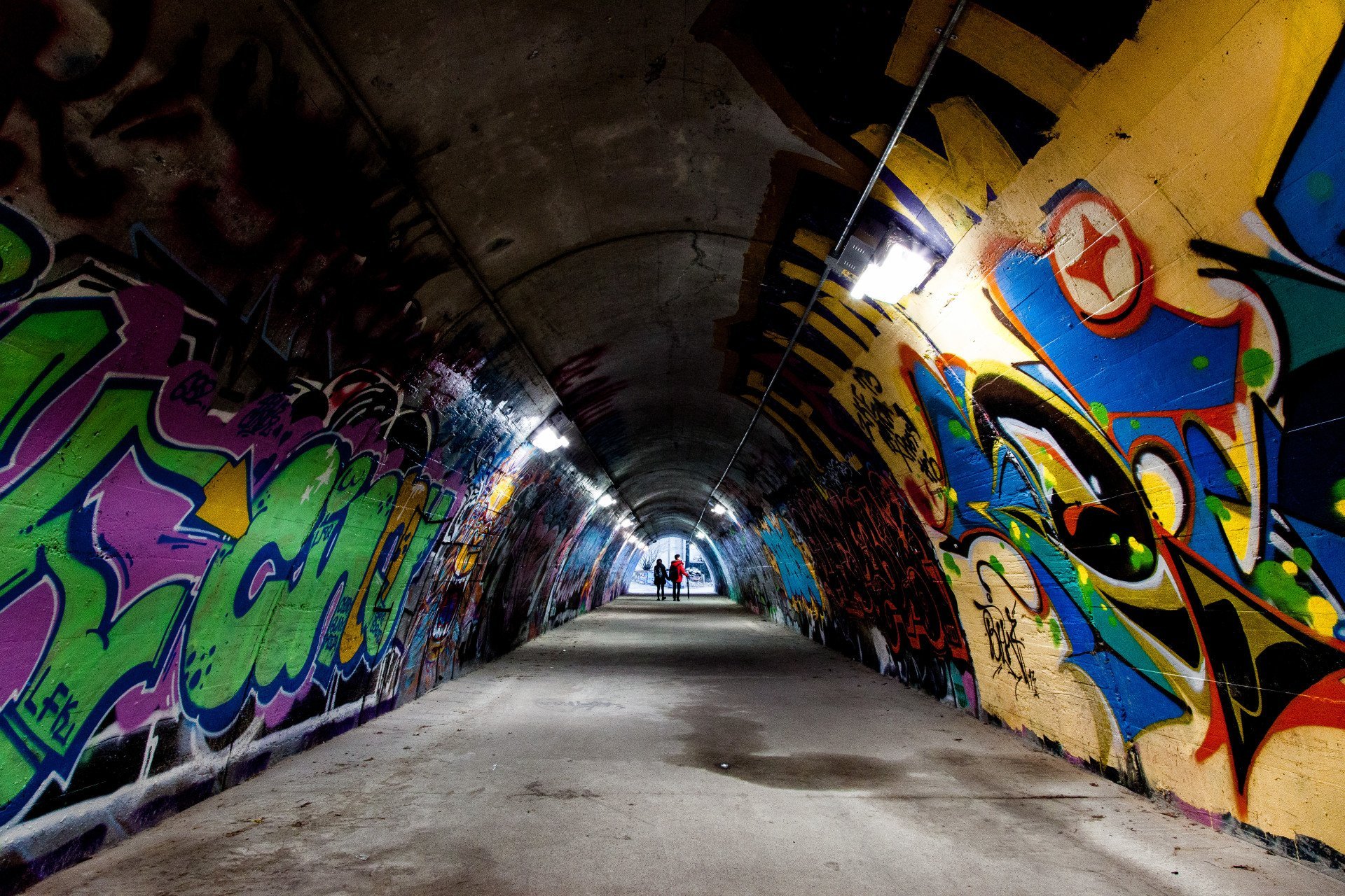 Around underground is. Нижний Новгород андеграунд. Стрит арт андеграунд. Андеграунд стиль. Обои в стиле андеграунд.