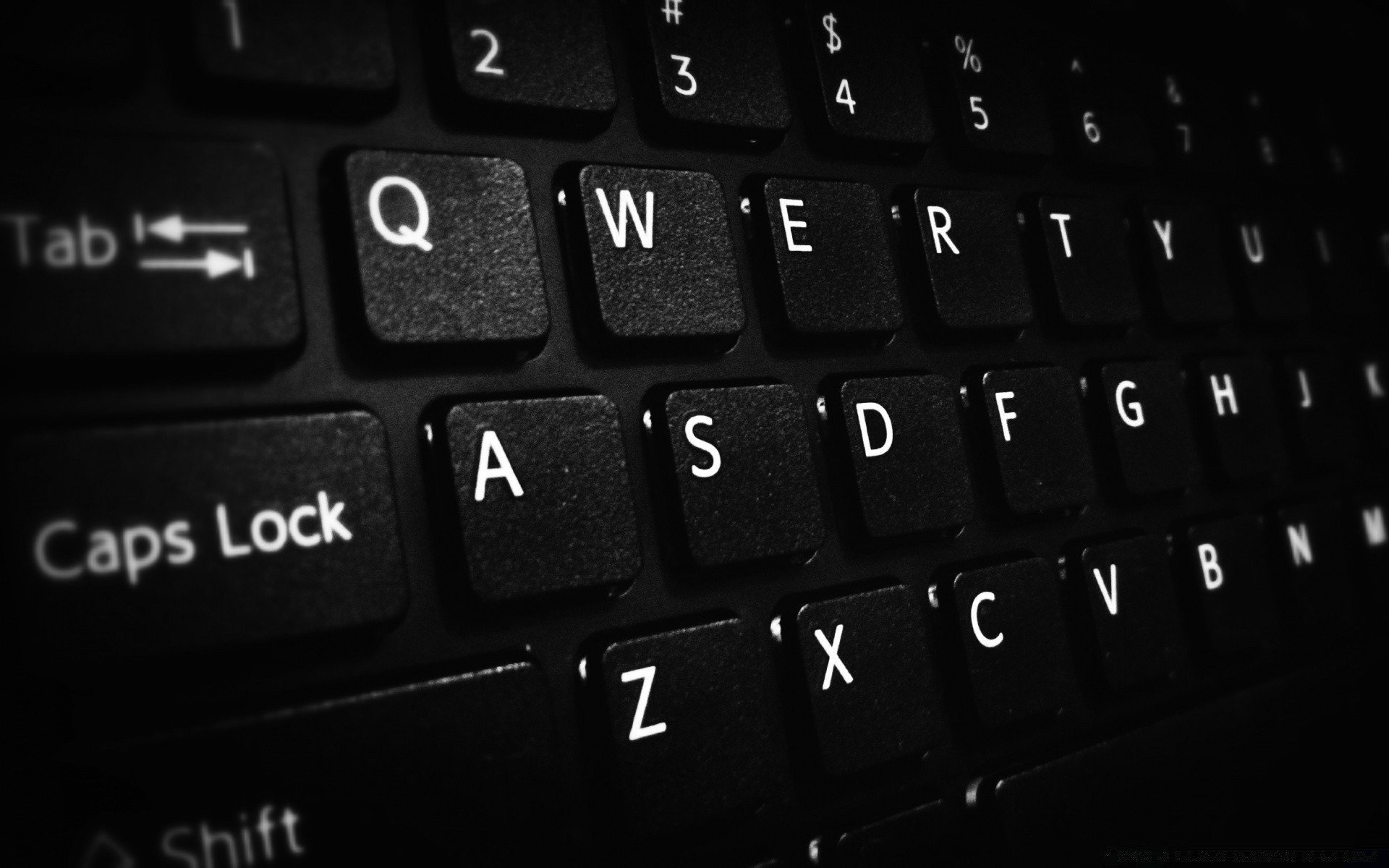 Капслок клавишами. Клавиатура компьютера. Клавиатура на черном фоне. Caps Lock на клавиатуре. Фон для клавиатуры.