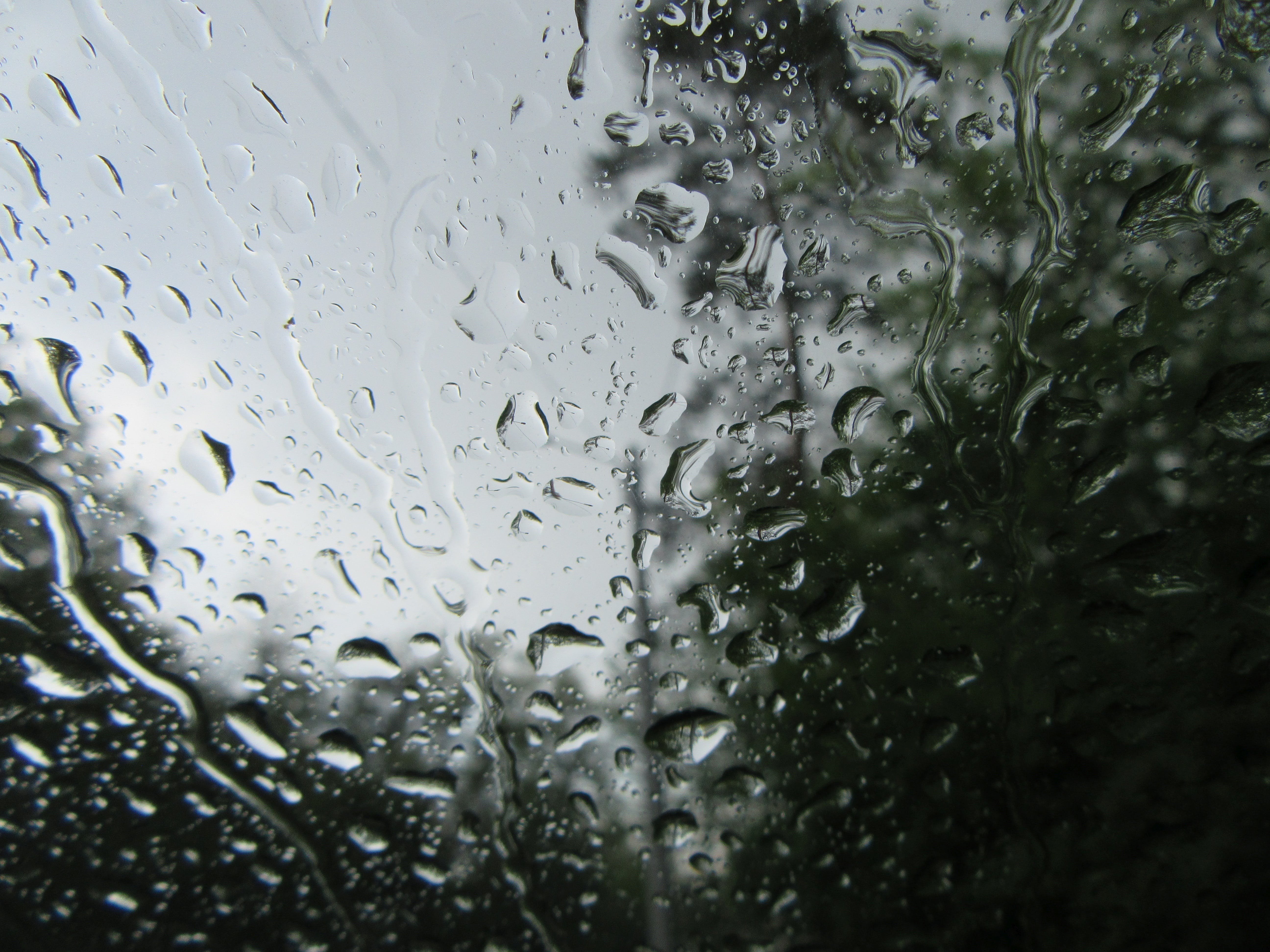 Картинка капли дождя. Капли на стекле. Мокрое стекло. Капли дождя. Капли воды на стекле.