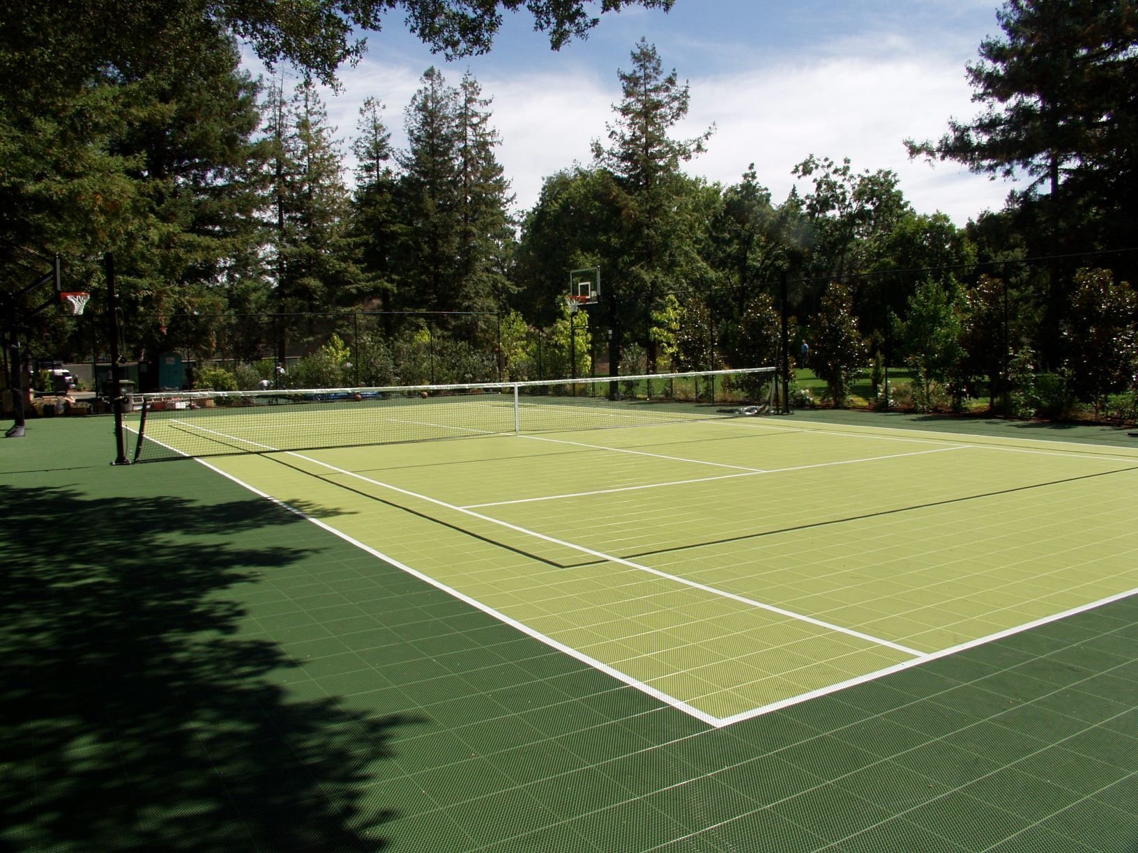 Какое поле теннисный. Теннисный корт сад им Баумана. Green Court теннис. Теннисный корт хвойный Зеленогорск. Корт для бочче.
