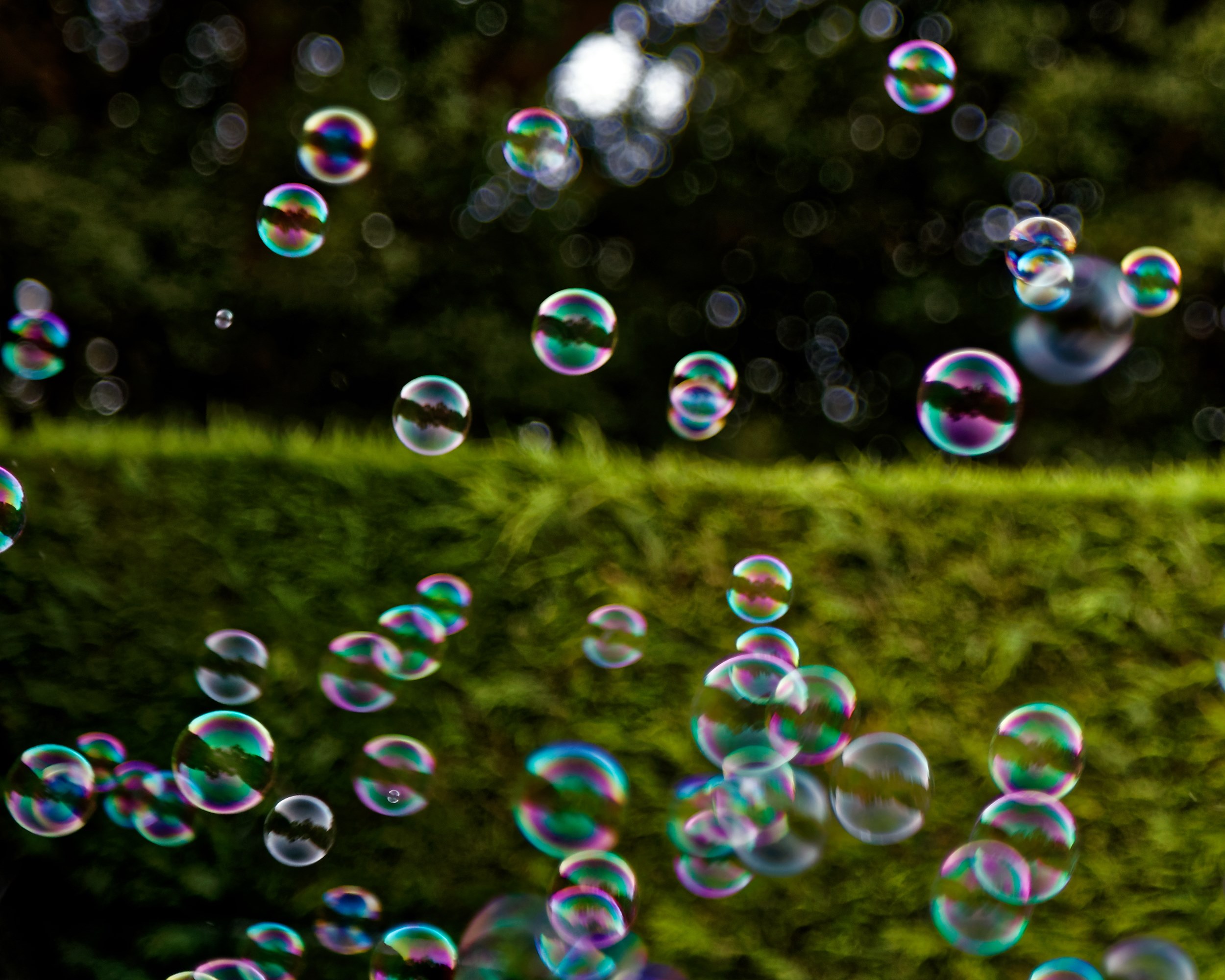 Наполненная воздухом поверхность. Мыльные пузыри. Разноцветные мыльные пузыри. Летающие мыльные пузыри. Летать на пузырях.