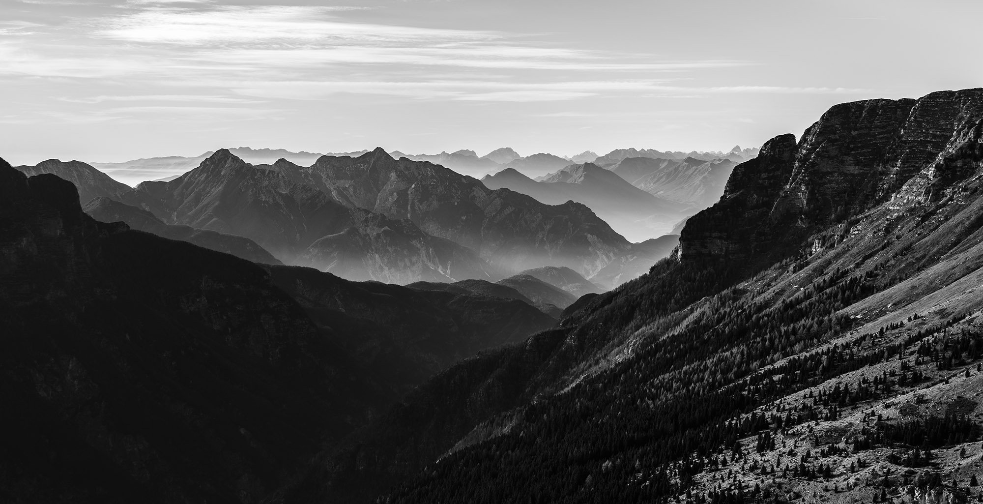 Grey mountains. Черная гора. Серые горы. Горы на черном фоне. Черно серые горы.