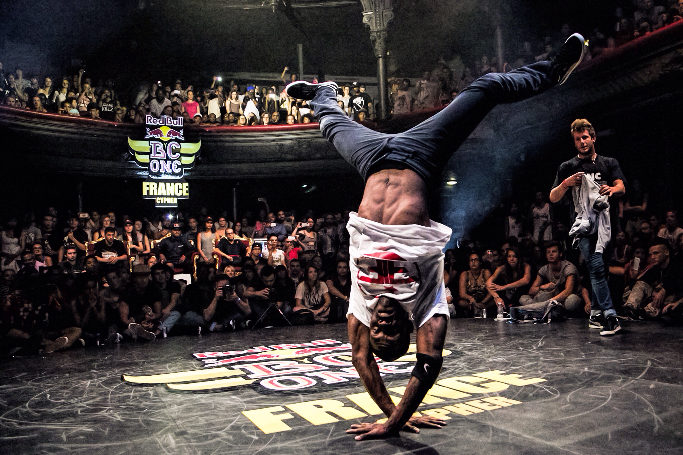 Сэм Бутта брейк. Брейк данс Red bull. Neguin Bboy. Редбул BC one.