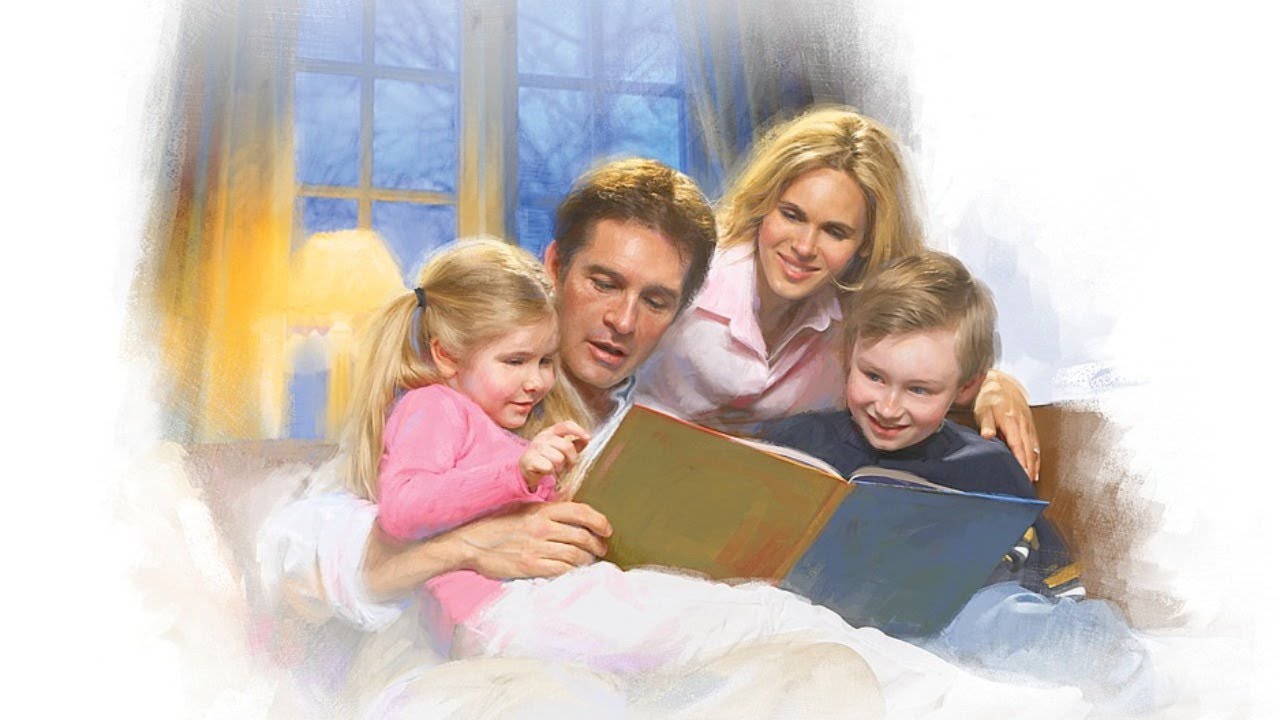 Читаем сказку семьей. Читающая семья. Чтение в семье. Картины с детьми и родителями. Семья читает книгу.