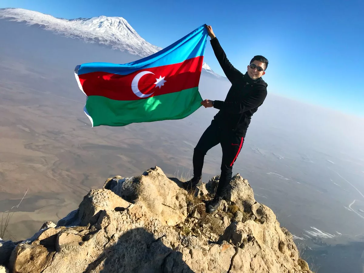 Azeri bu. Карабах бизимдир. Флаг азербайджанского Карабаха. Азер флаг Азербайджана. Крутые азербайджанцы.