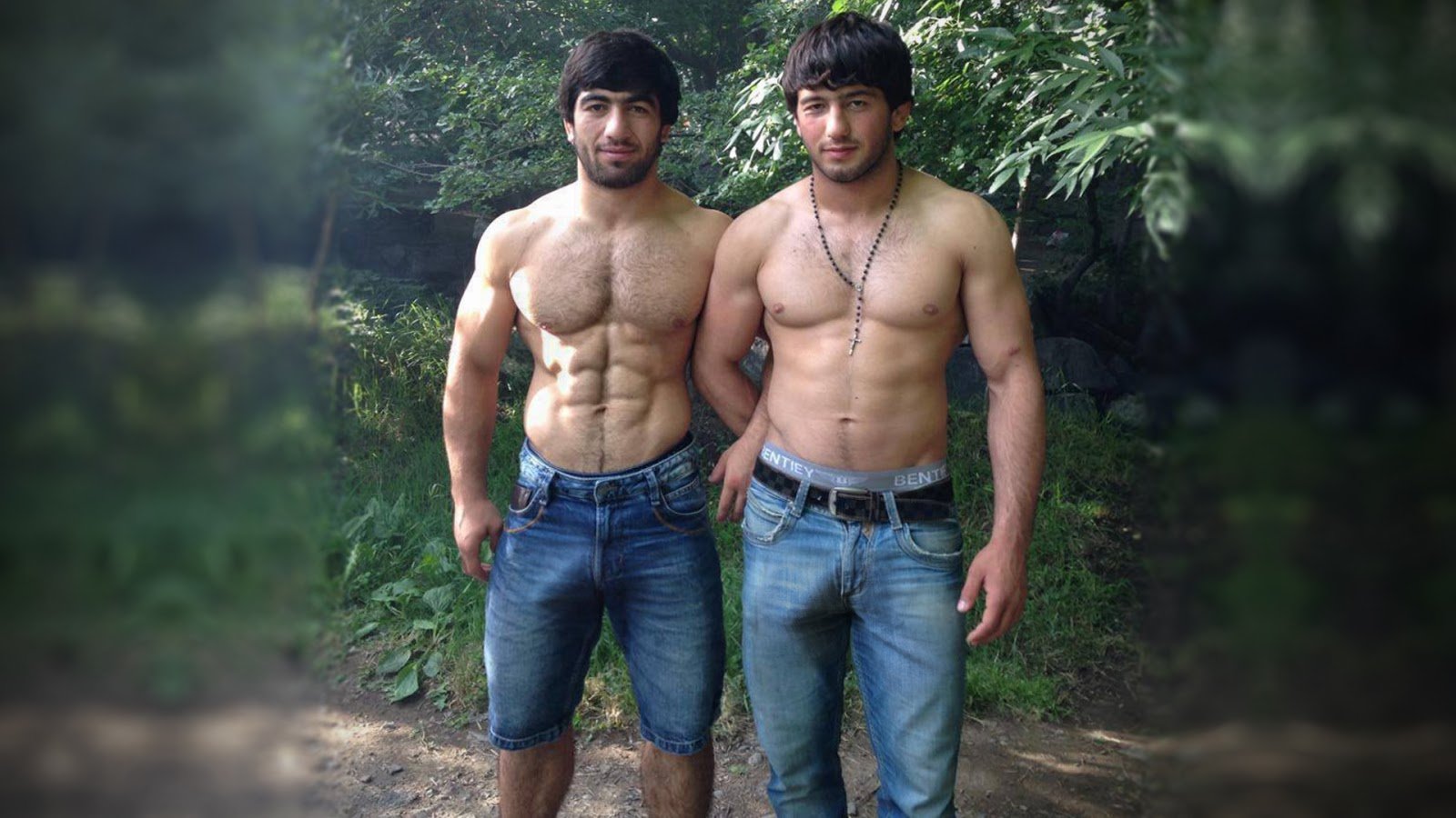 Домашнее азеры. Кавказские мужчины. Красивые дагестанцы. Красивые кавказцы. Кавказские парни.