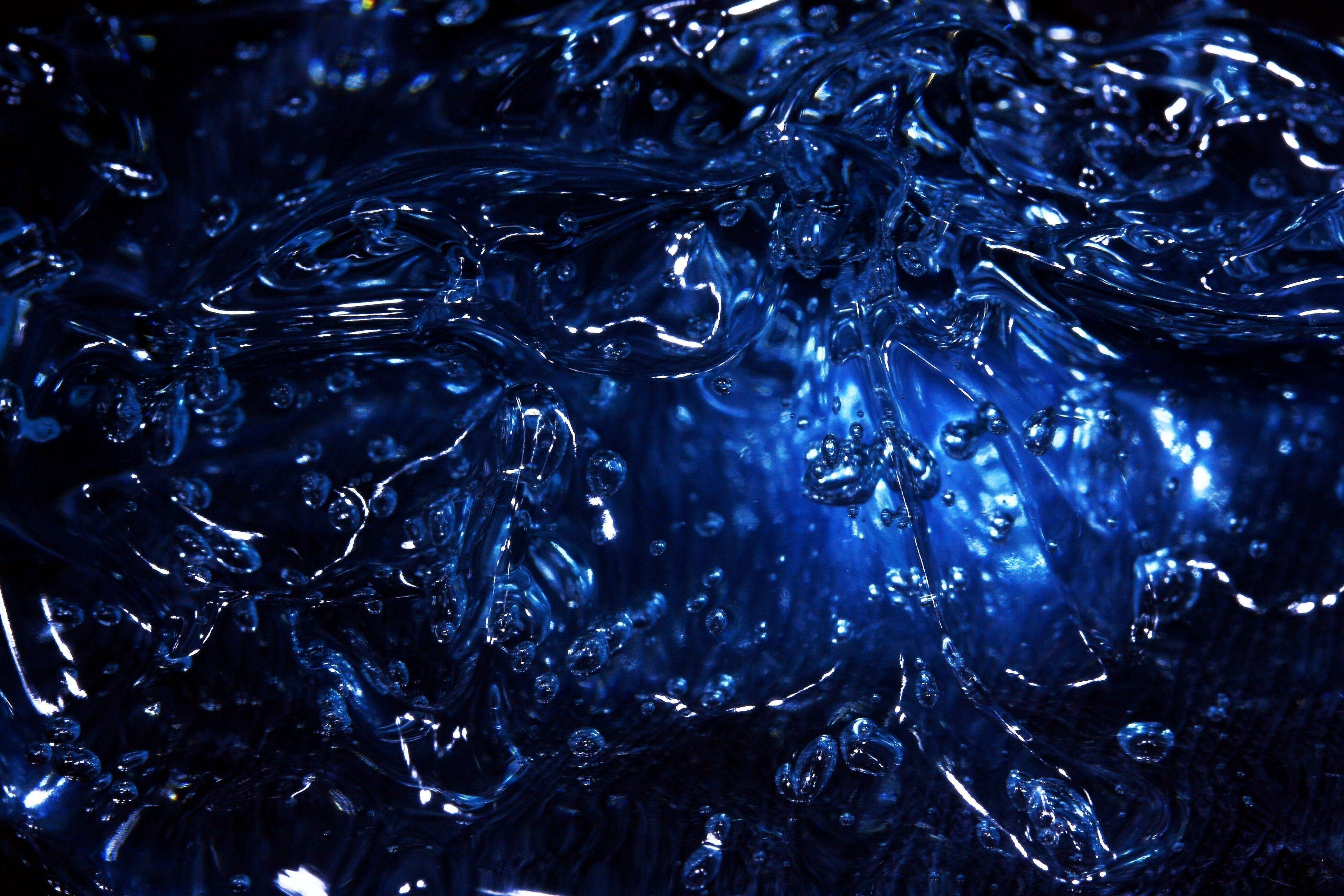 Вода на черном фоне. Вода на темном фоне. Текстура льда. Синий лед.