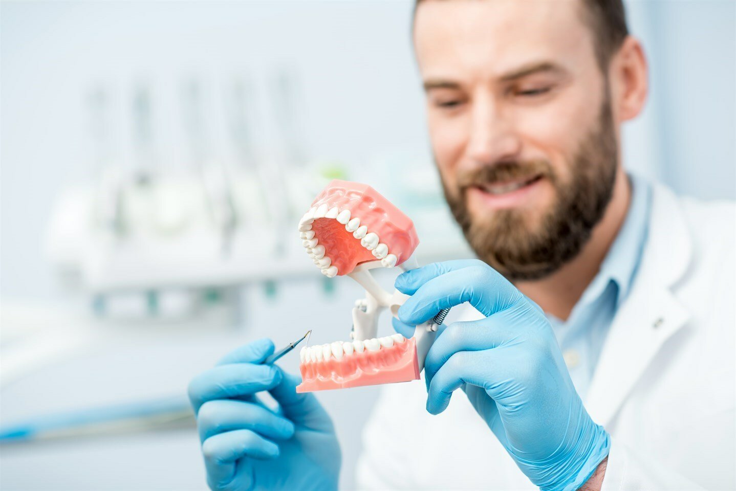 Техник протезист. Ортопедическая стоматология. Врач стоматолог ортопед. Консультация ортопеда стоматолога. Ортопедия зубов.