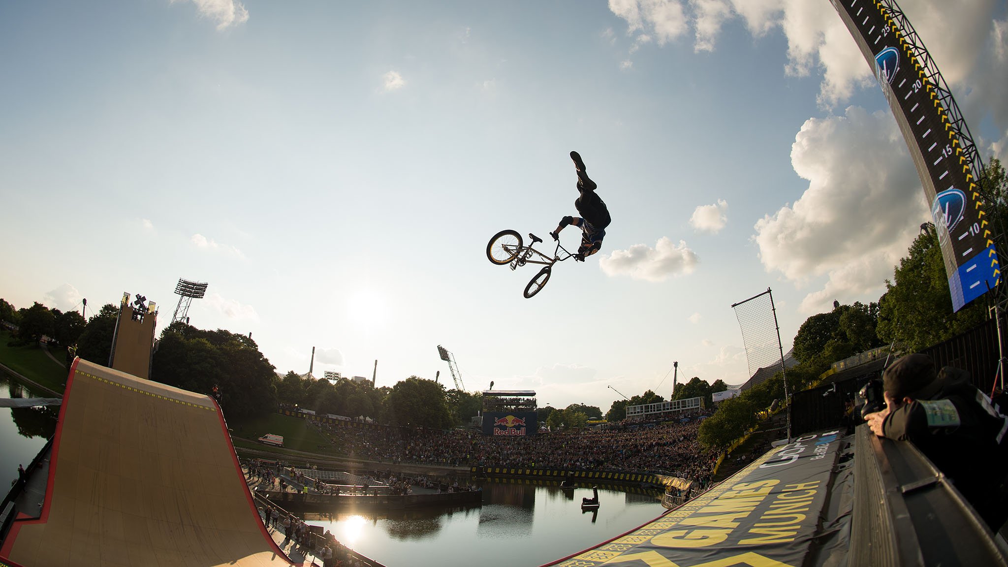 Трюки на бмх. Биг Эйр бмх. Бмх стрит трюки. BMX Air Trick. Tailwhip BMX.