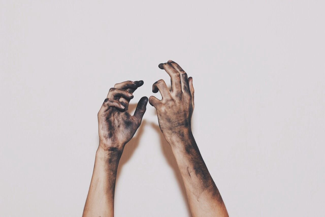 These are my hands. Мужская рука. Черная рука. Руки в черной краске Эстетика. Руки Минимализм.