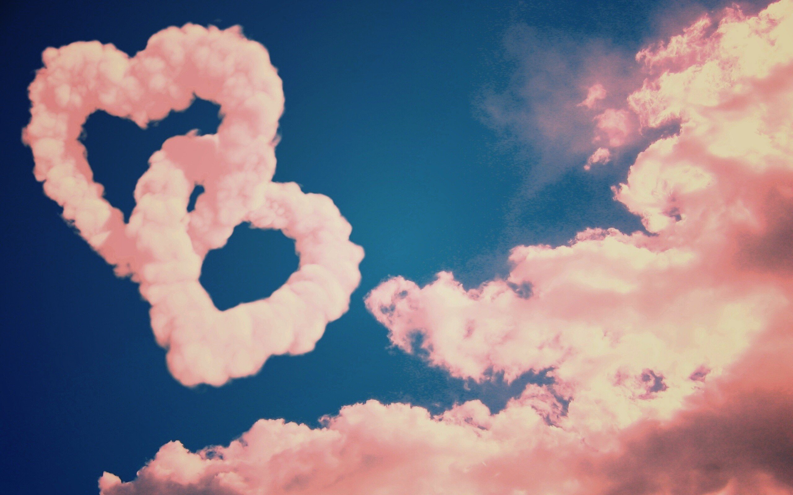 Сердечко картинка эстетика. Облако в виде сердца. Облако в виде сердечка. Сердечки Эстетика. Любовь в облаках.