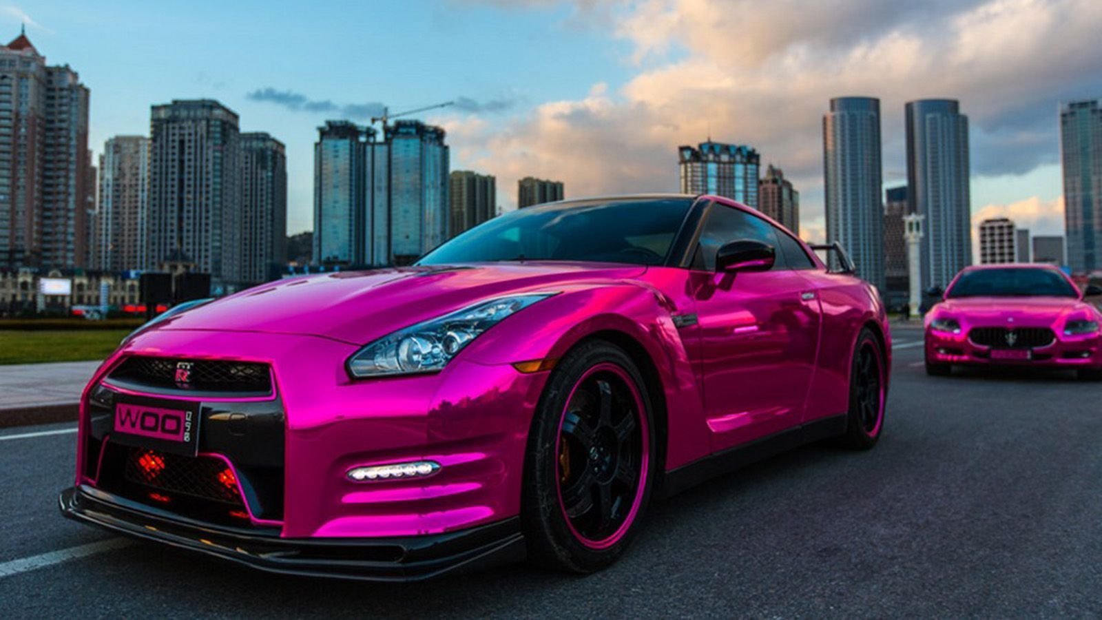 Nissan GTR Pink