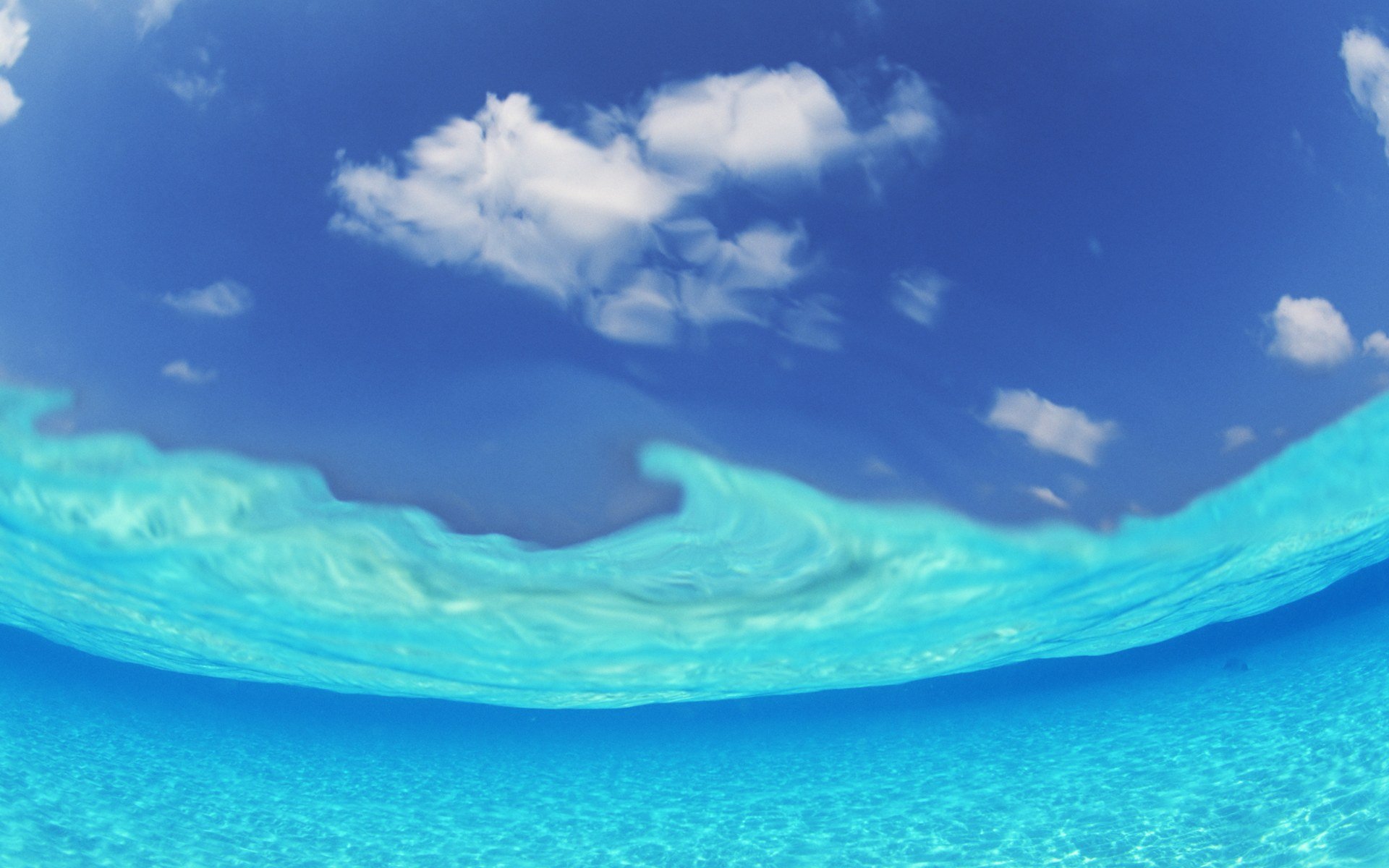 Лазоревое небо. Небесный океан. Бирюзовое море. Красивый цвет моря. Океан и небо.