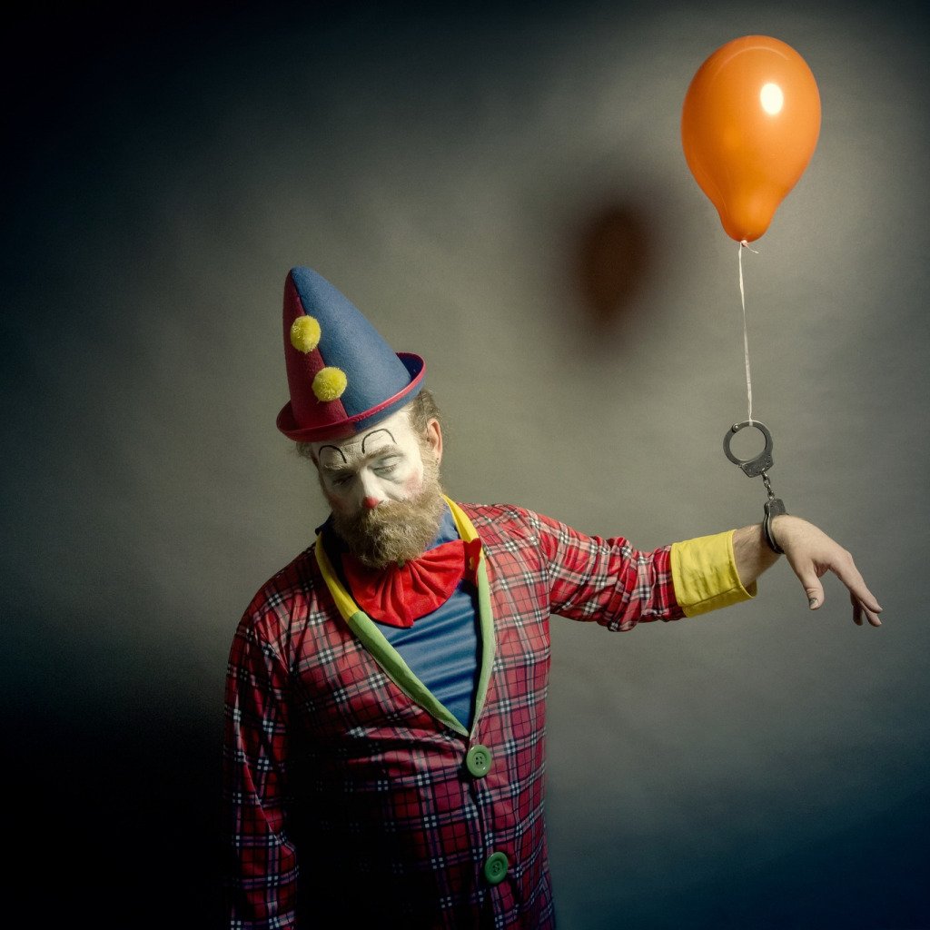 Клоун с шарами. Клоун. Клоун с воздушными шариками. Человек шарик. Chelave s garilom.