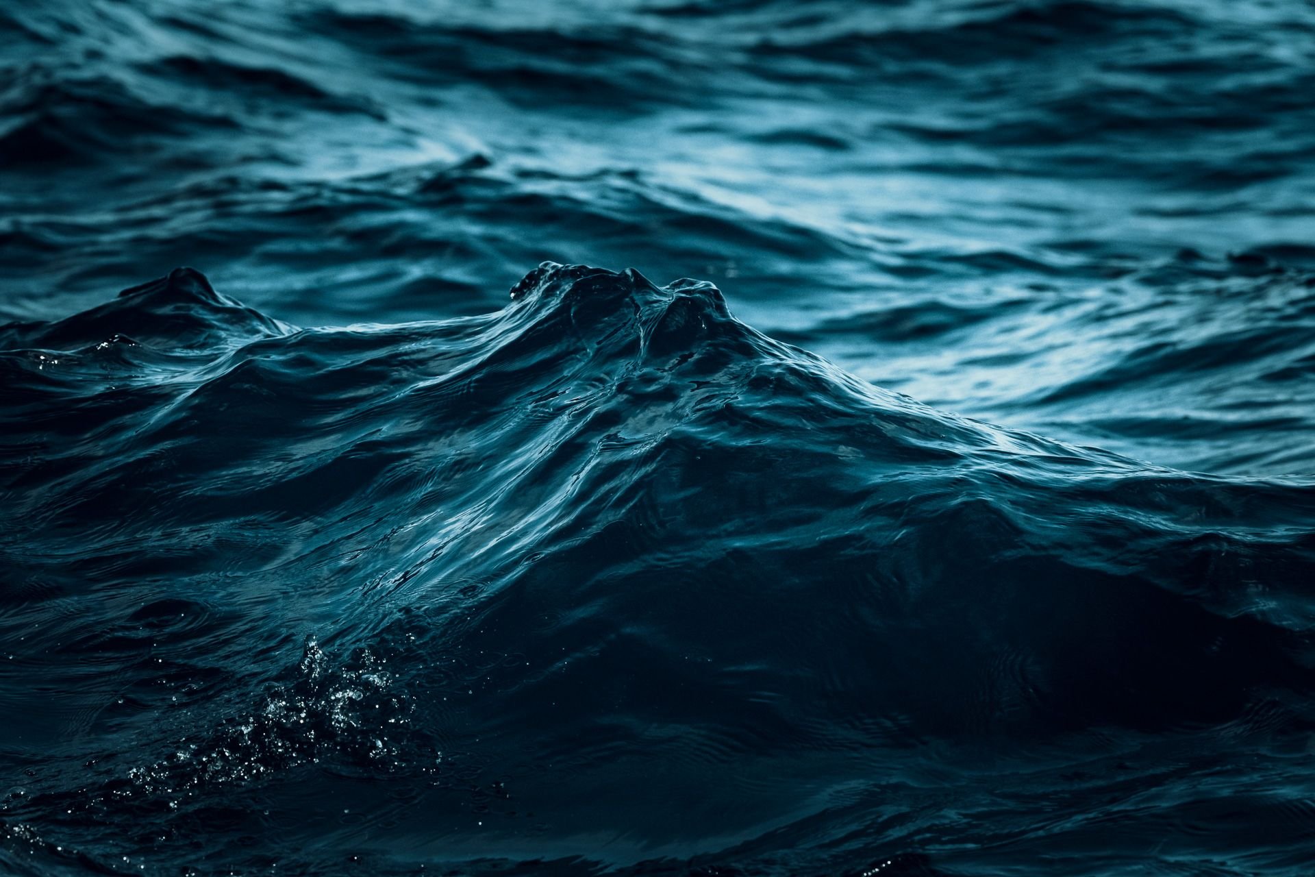 Тесты воды океана. Темное море. Океан. Море, волны. Мрачное море.