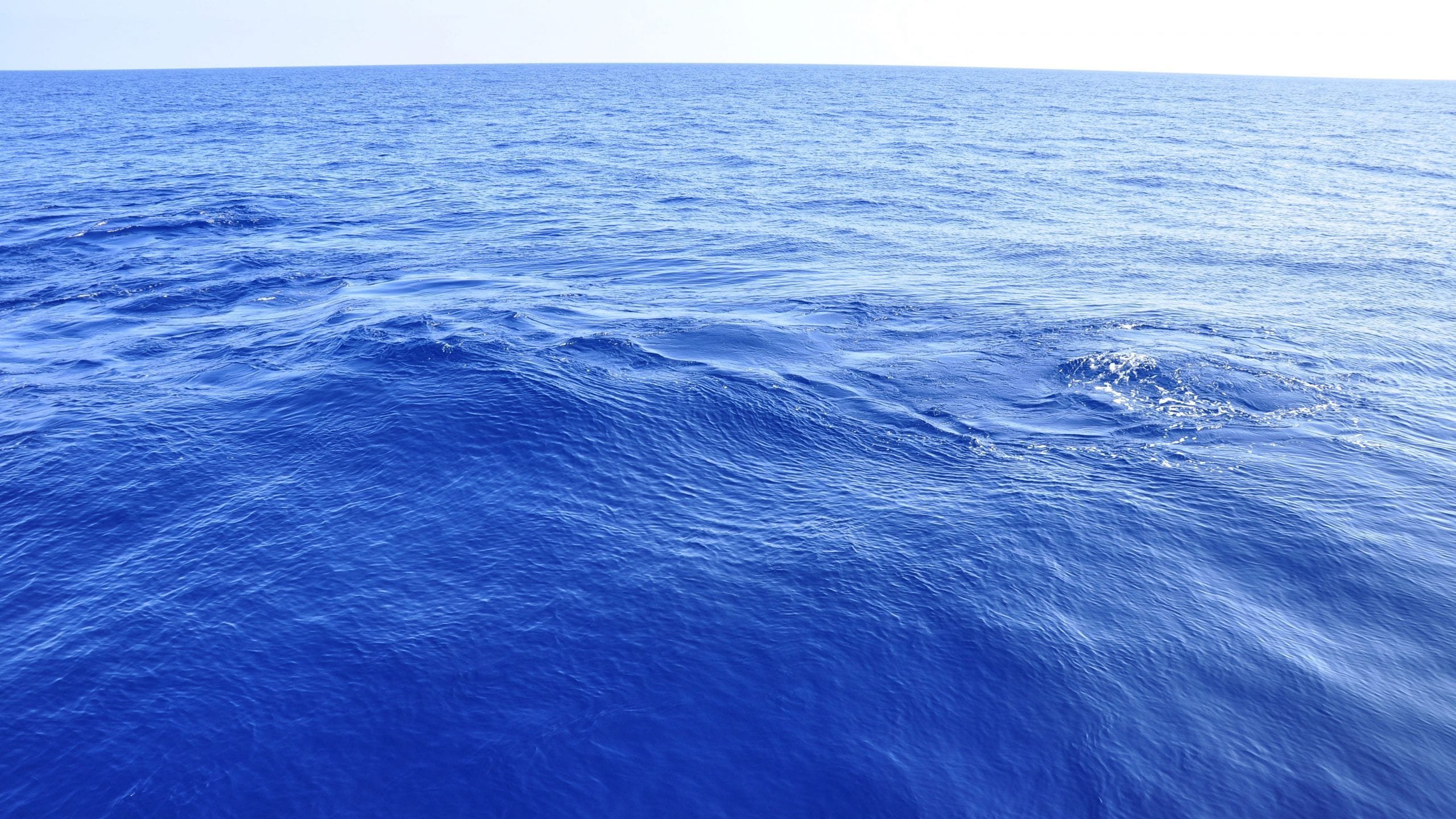 Синий океан 1. Синий океан. Самый синий океан. Самое голубое море в мире. Красный океан и голубой океан.