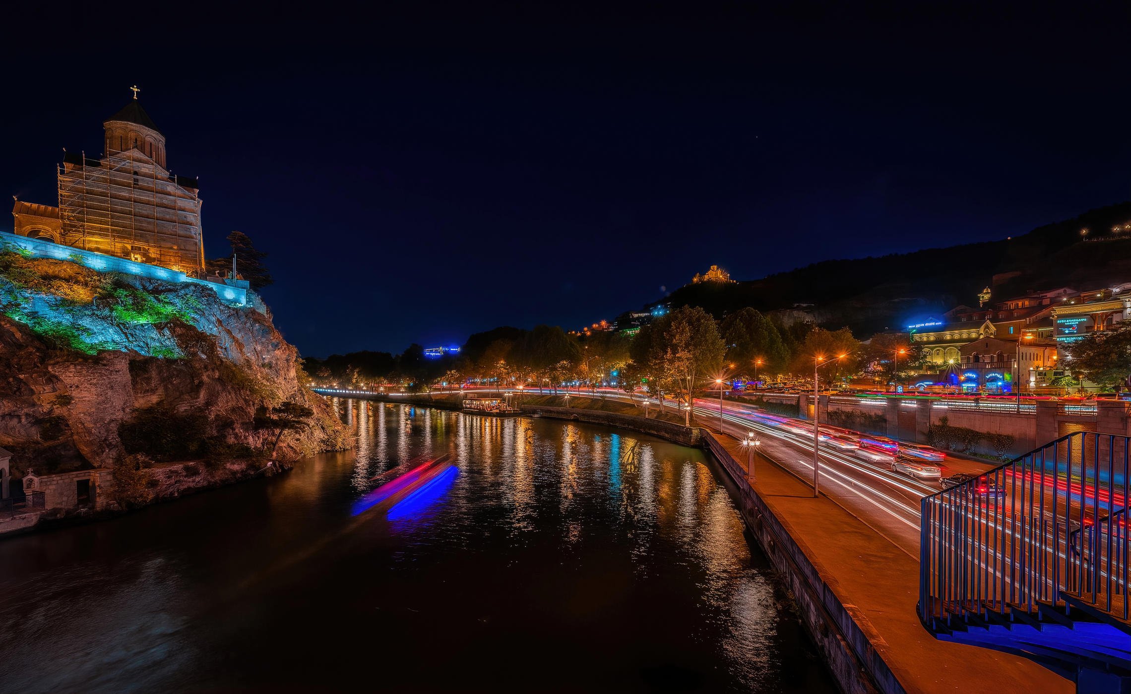 Tbilisi песня. Ночной Тбилиси панорама. Вечерний Тбилиси. Тбилиси вечером. Тбилиси набережная город.