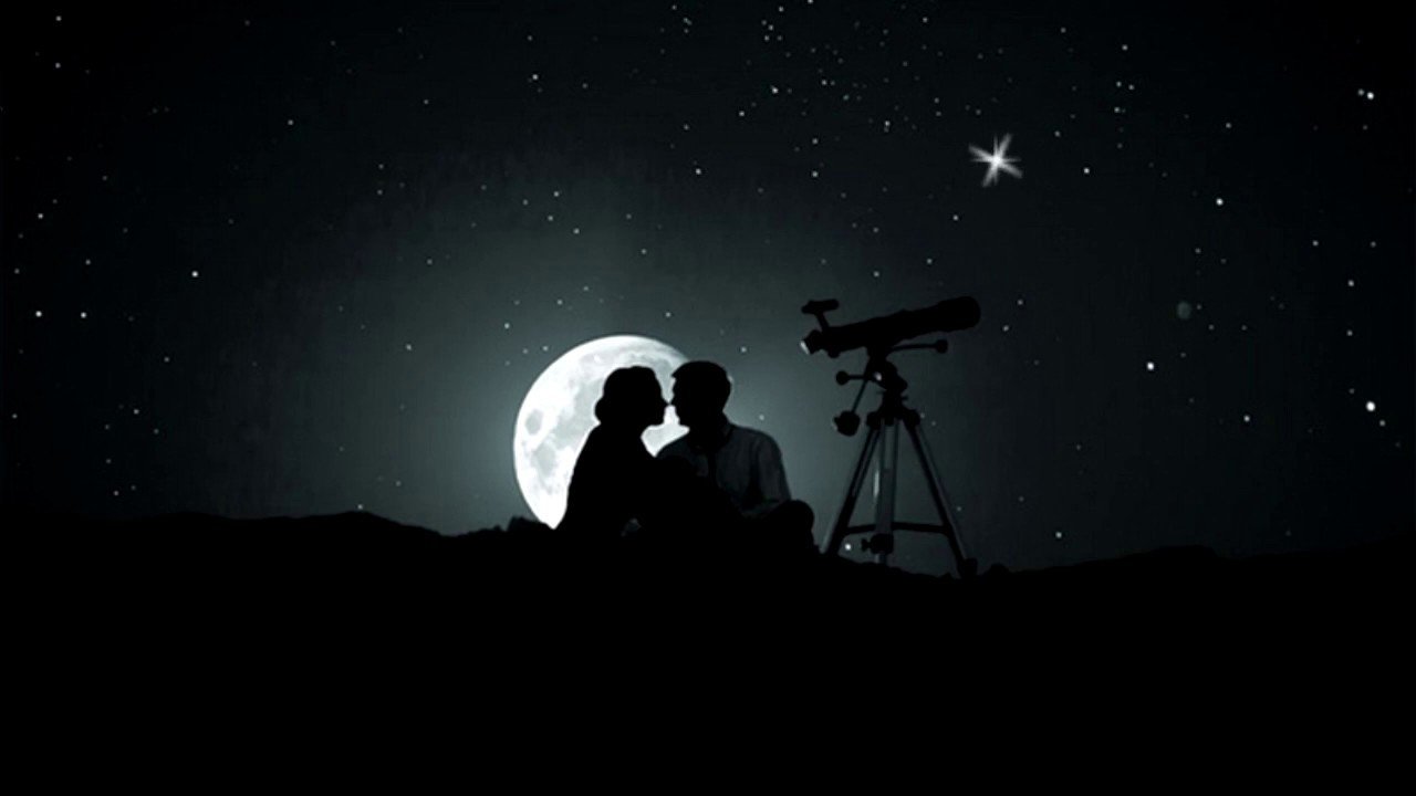 Какой прибор используется для исследования звездного неба. Девушка с телескопом. Наблюдение звездного неба. Звезды в телескоп. Телескоп наблюдение за звездами.