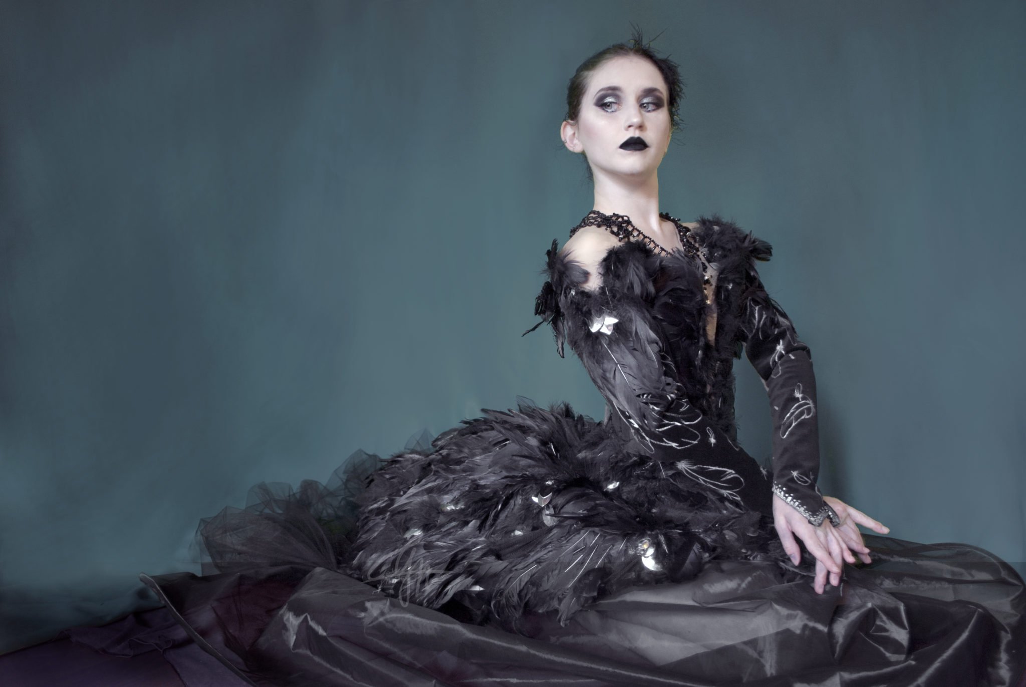 Черный лебедь характеристика. Black Swan платье.