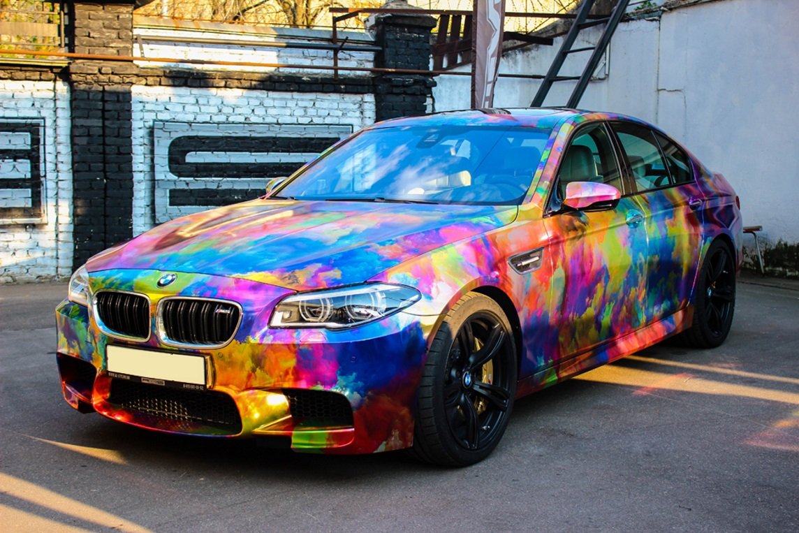 Colorful drivers. БМВ м5 хамелеон. БМВ m5 2021 хамелеон. BMW m5 Art. BMW m5 f90 в пленке.