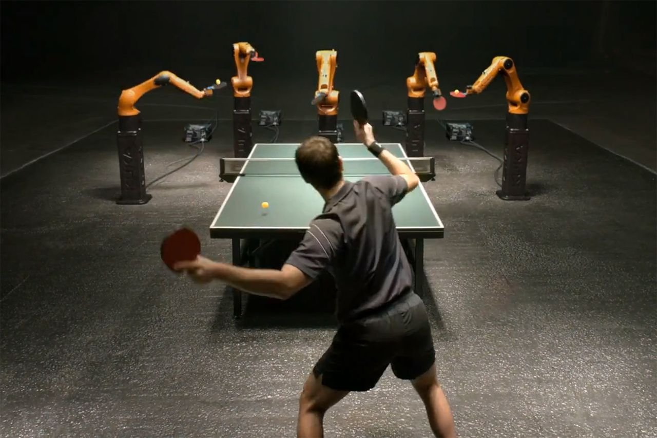 Робот играющий в настольный теннис. Kuka AGILUS. Робот пинг понг. Пинг понг игра.