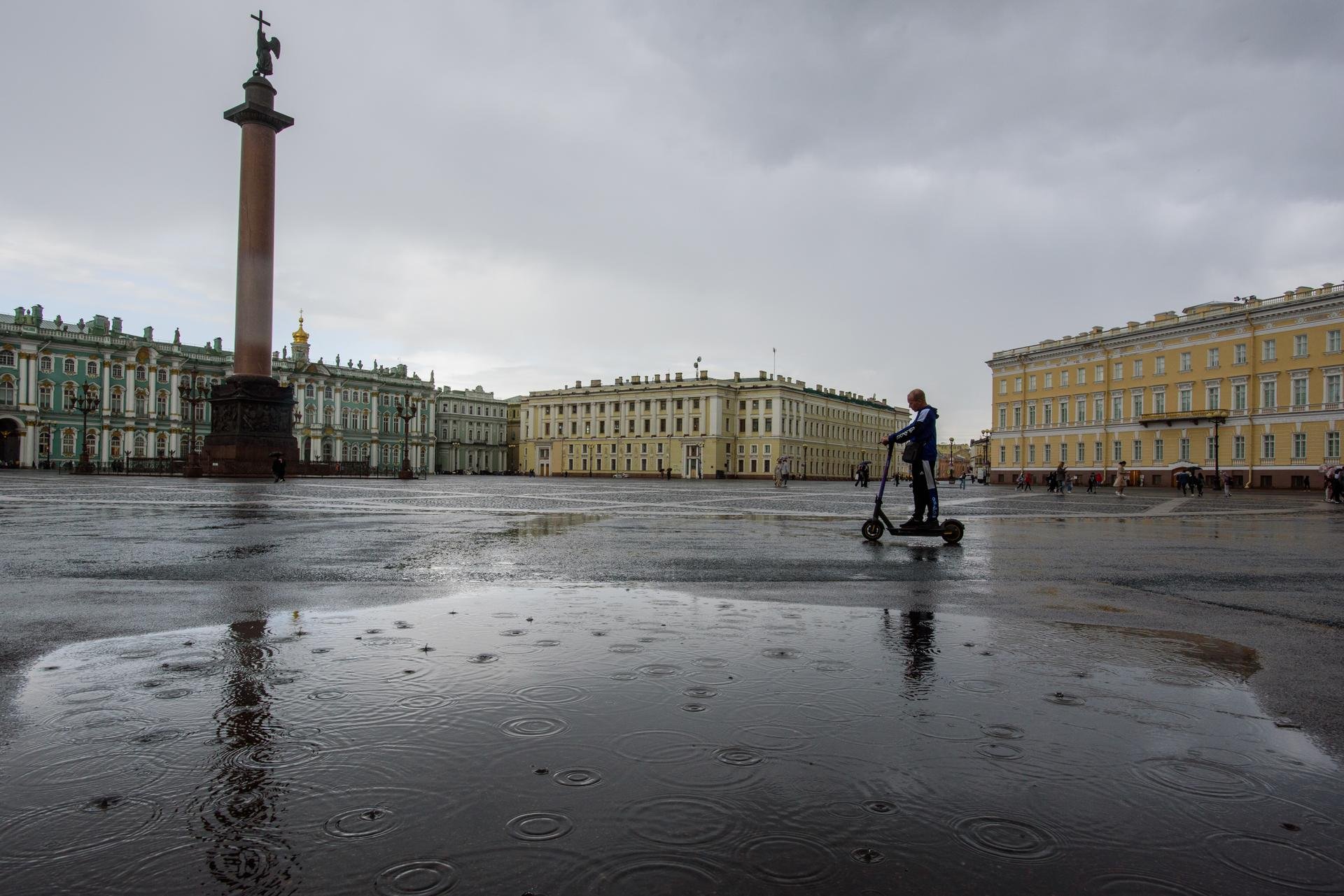 Санкт петербург в дождливую погоду. Дождь в Петербурге. Сентябрь в Петербурге. Санкт Петербург после дождя.