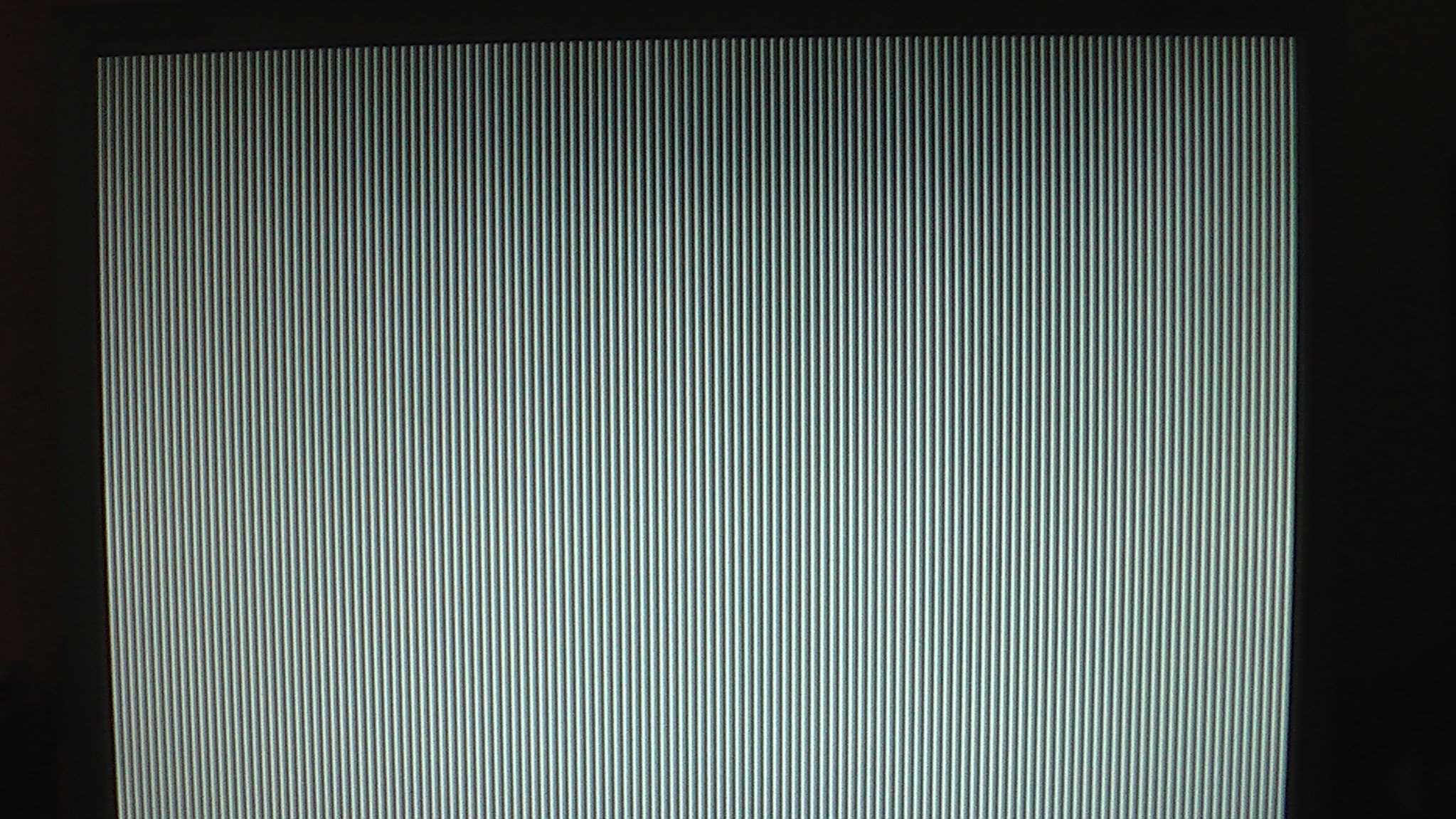 Ютуб серый экран. Серый экран. Серые полосы на мониторе. Серый экран с полосками.
