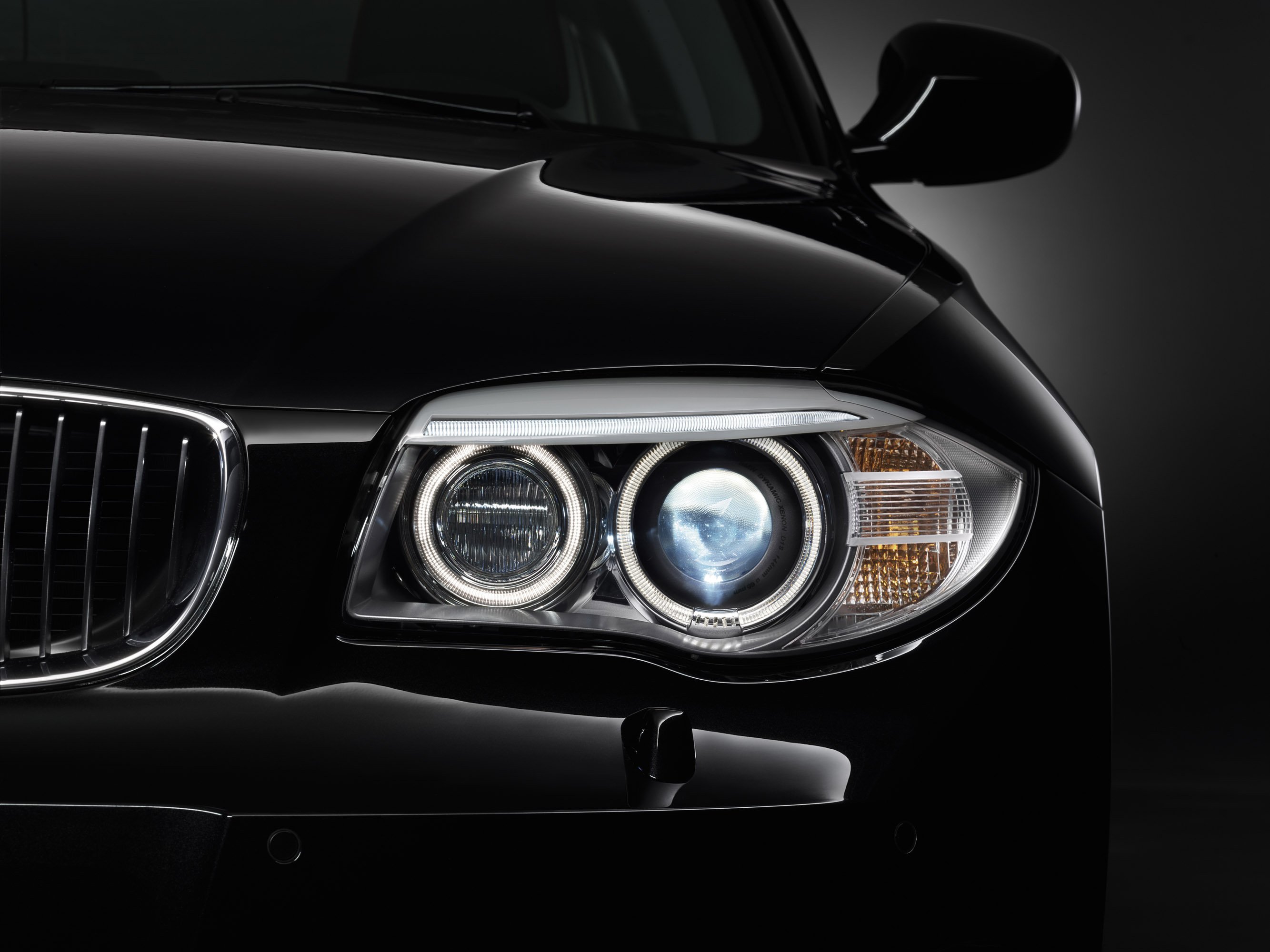 Включи фар. Фары БМВ е82. BMW 7 e65 Headlights. Фары БМВ ксенон. БМВ 1 2012 фары.