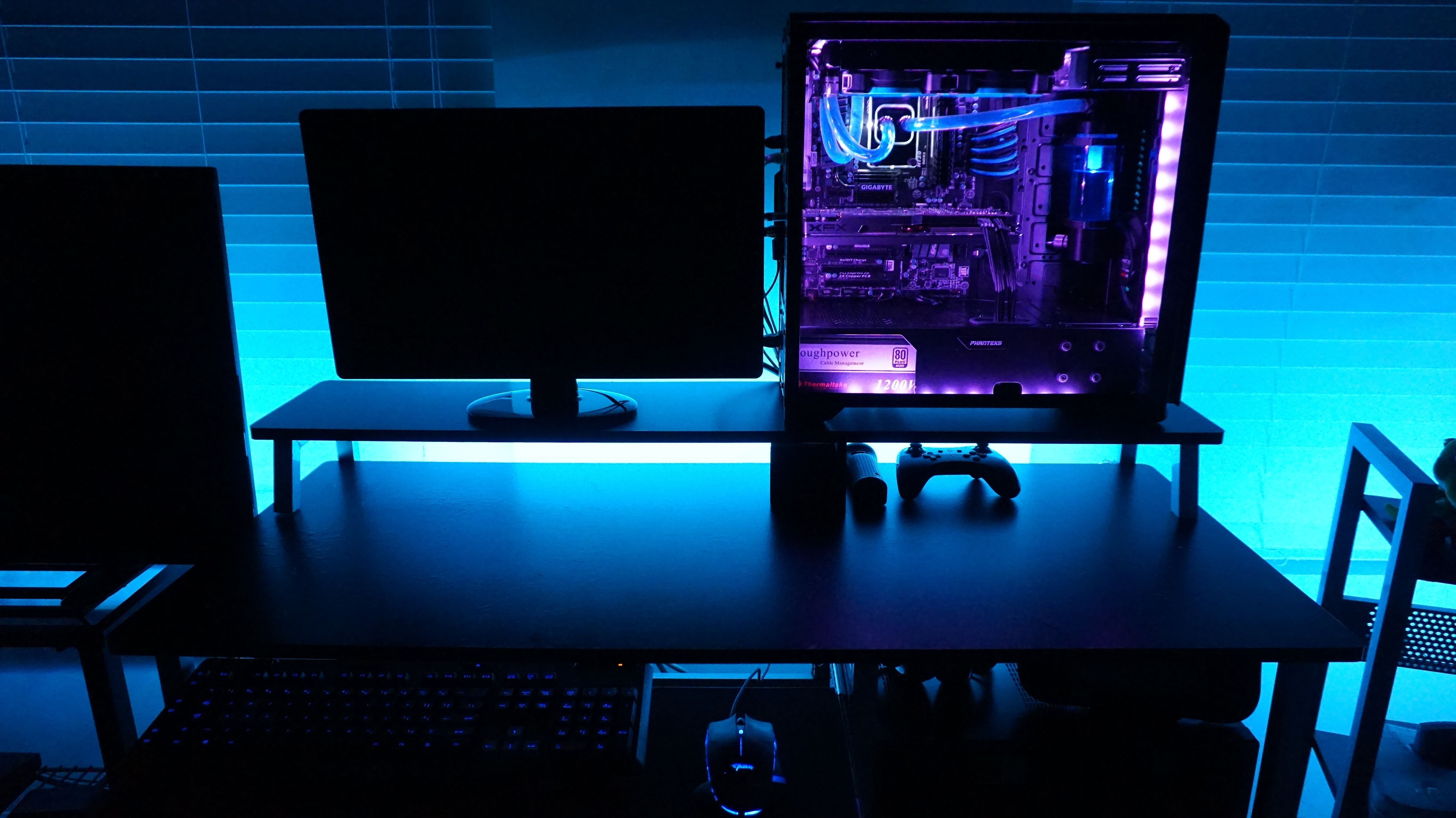 My gaming pc. Красивый компьютер. Компьютерный стол игровой. ПК В столе. Компьютерный стол игровой с подсветкой.