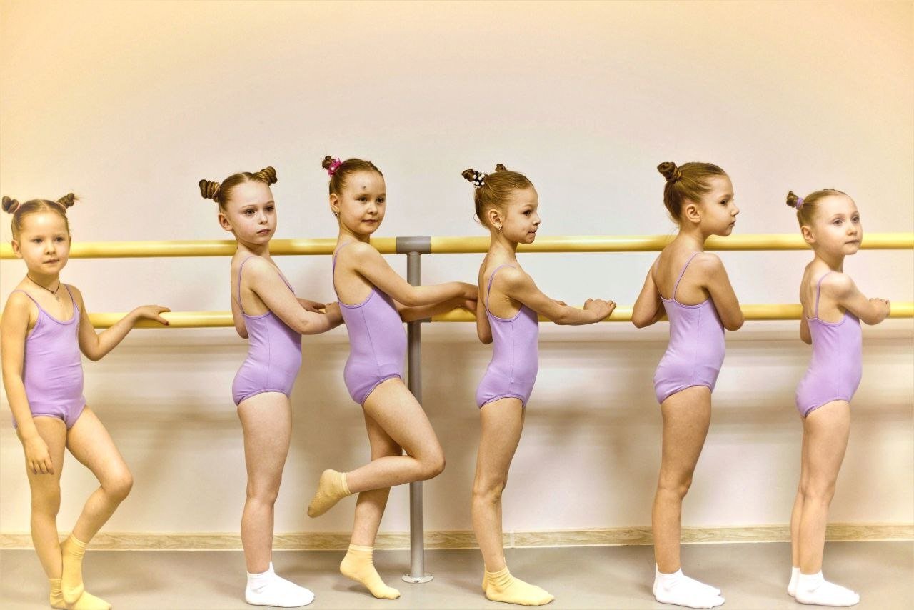 Хореографические конкурсы июнь 2024. Современная хореография дети. Бусинки хореография. Дети танцуют современные танцы. Картинка для заставки про хореографию.