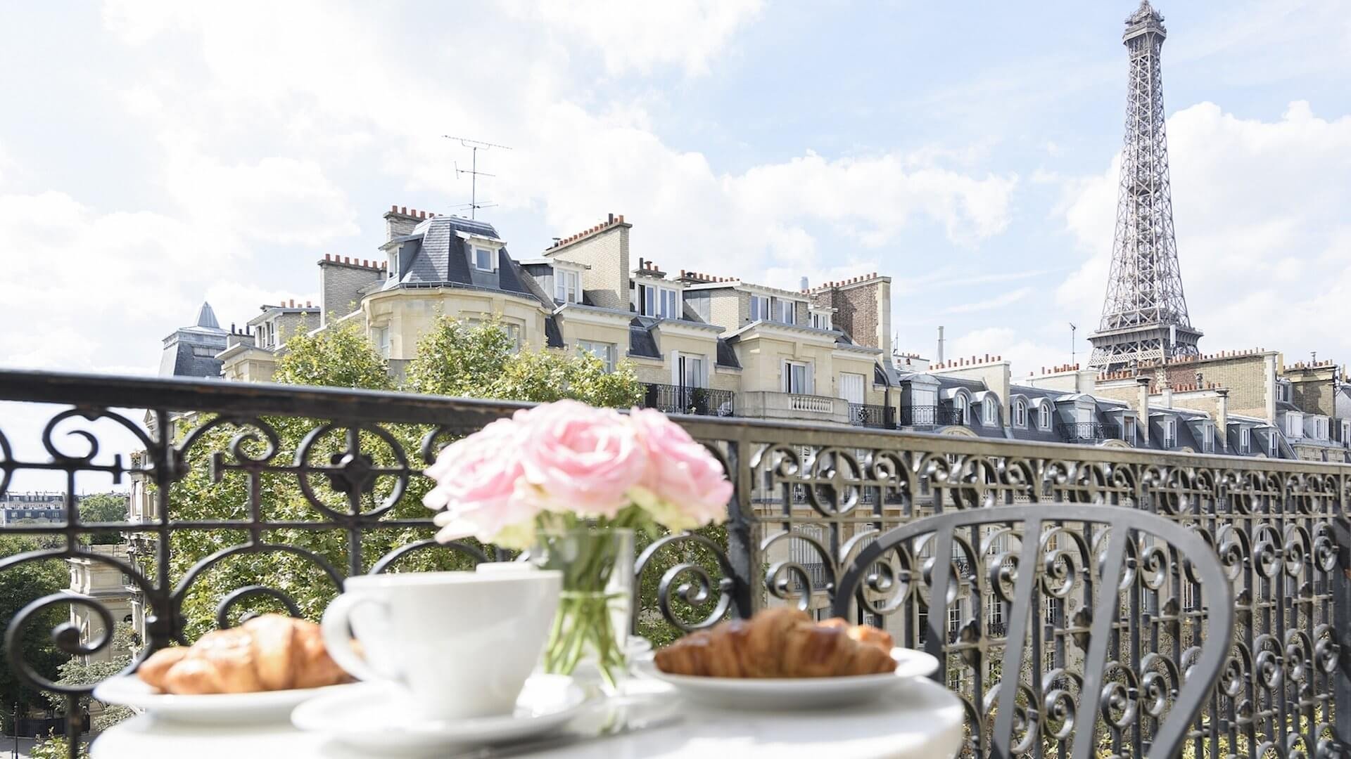 Сайты парижа. Провинция Бри Франция. Кафе в Париже на берегу Сены. Кафе на Эйфелевой башне в Париже. Весна в Париже.