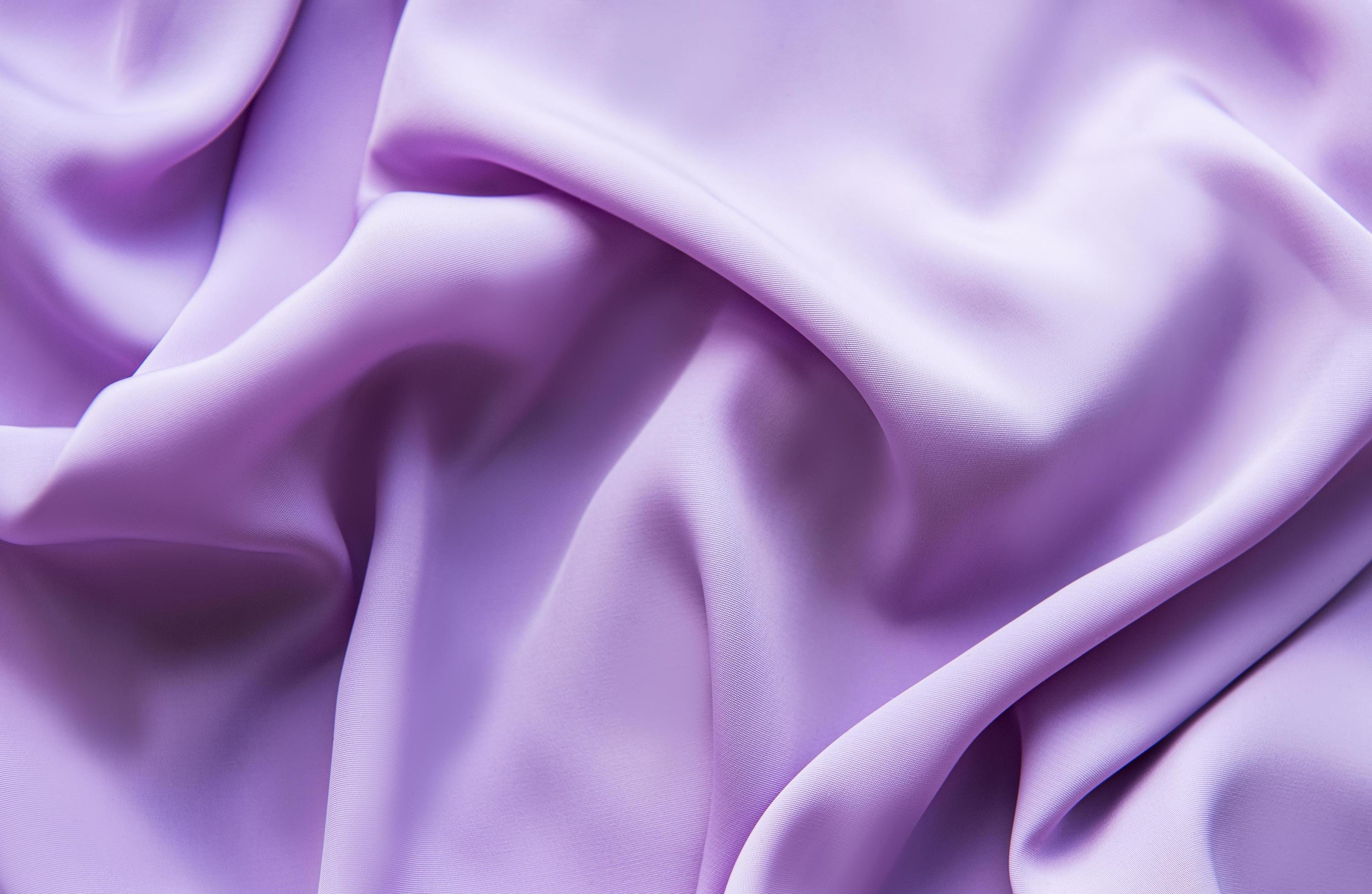 Гладкий плавный. Атлас сатин Силк. Фиолетовый атлас. Фиолетовая ткань. Светло сиреневый атлас.