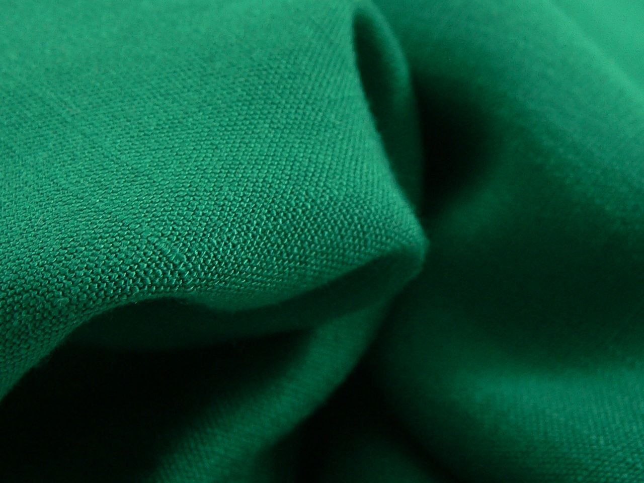 Хлопок зеленого цвета. Ткань tapaluz Dark Green. Зеленая ткань. Хлопок ткань зеленая. Ткань лен зеленый.