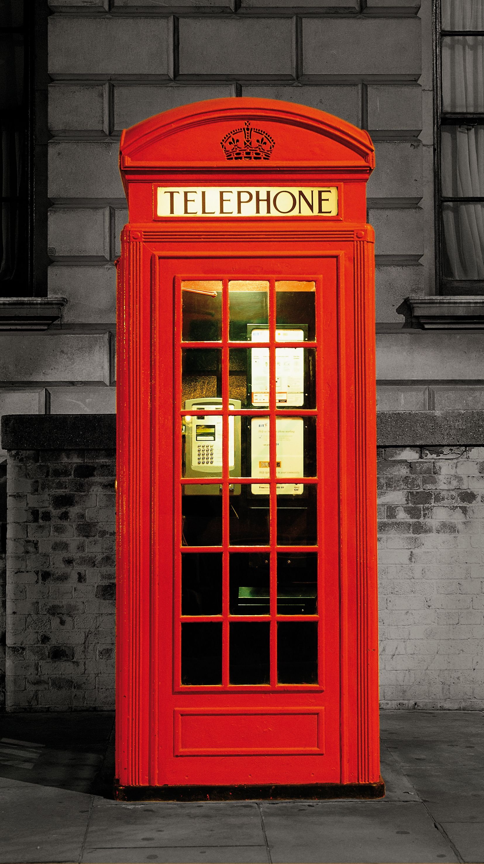 Британия телефон. Телефонная будка Лондон. Красные Телефонные будки в Великобритании. Лондон телефоная Бутка. Телефонная будка в Великобритании.